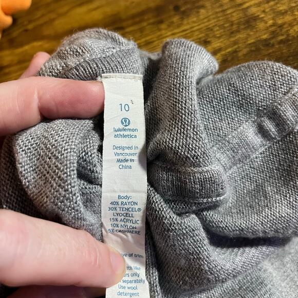 Lululemon Womens Gray/Stripe Iconic Wrap Sweater Sz 10 Athleisure Cashmere Blend - Picture 8 of 8
